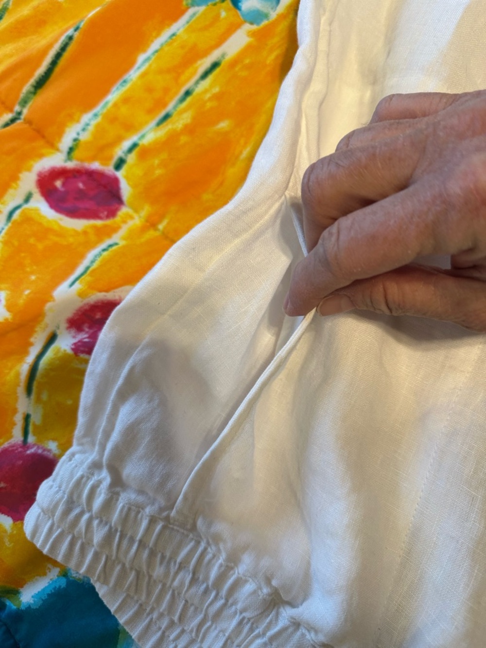 Chico's White Elastic Waist Linen Pants with Two (2) Front Pockets. - Picture 5 of 5
